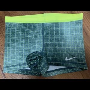 XS, New Nike Women's Pro 3” Athletic-Athleisure Shorts Grey/Yellow Grid Pattern
